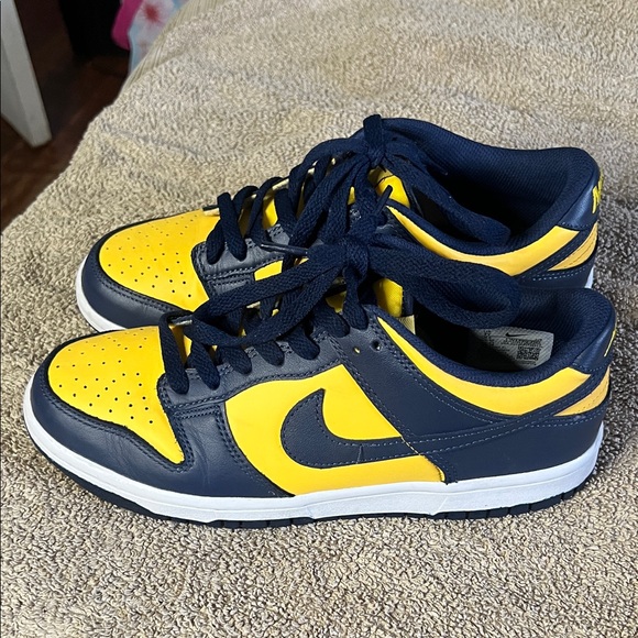 Nike Kids Shoes Yellow and Navy - Picture 2 of 13